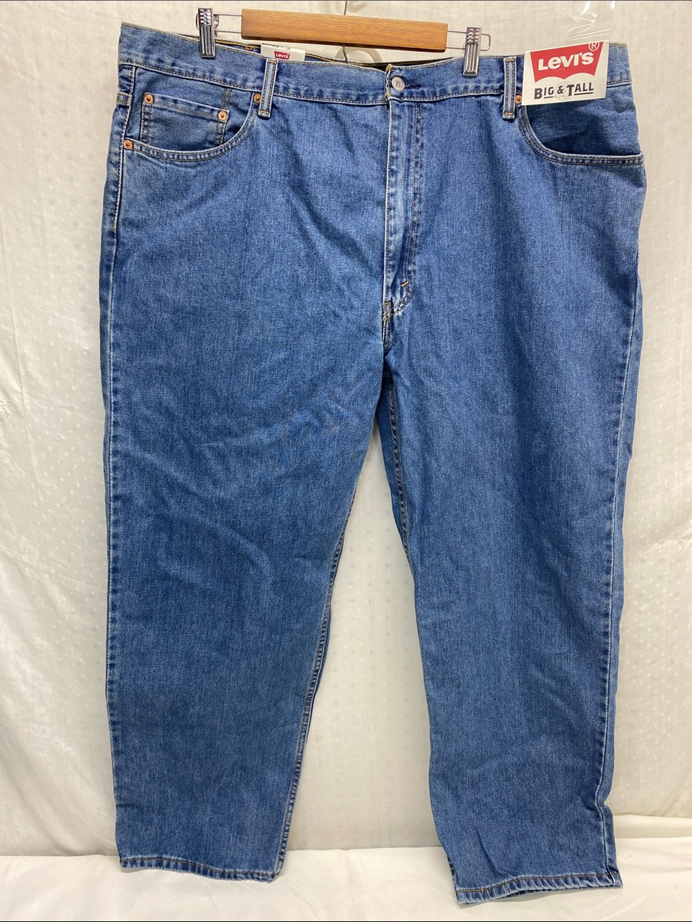 NWT Men’s Levi’s 46/30 Big & Tall 550 Relaxed Fit Medium Wash